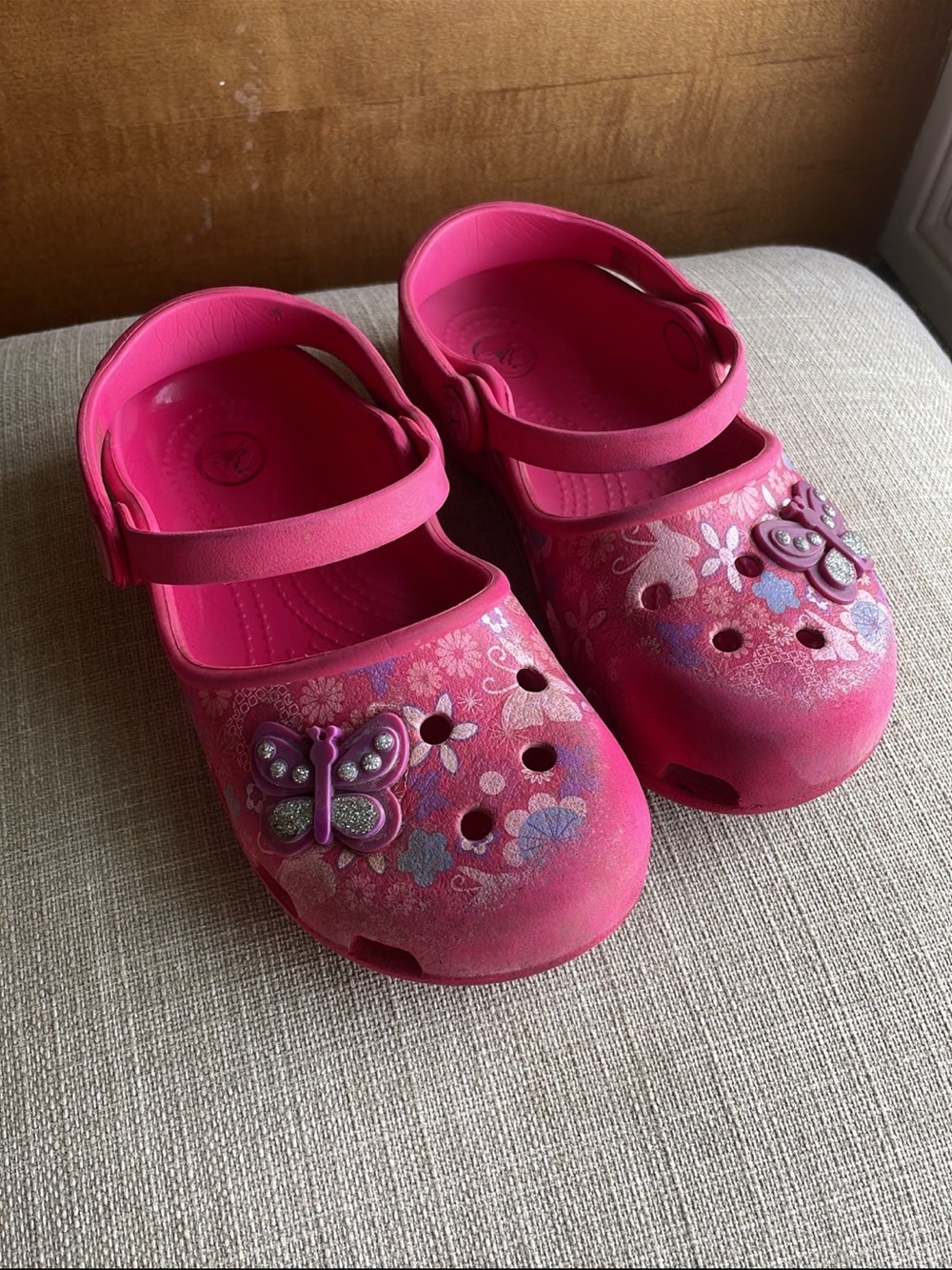 Girls 11c pink crocs